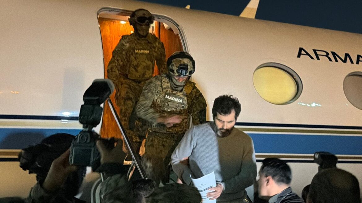 FGR interna al contralmirante Fernando Farías en El Altiplano tras extradición desde Argentina