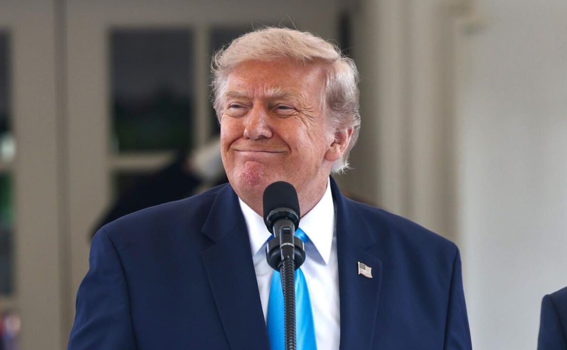 Trump amenaza a Irán con mantener bloqueo naval hasta lograr un acuerdo o rendición total