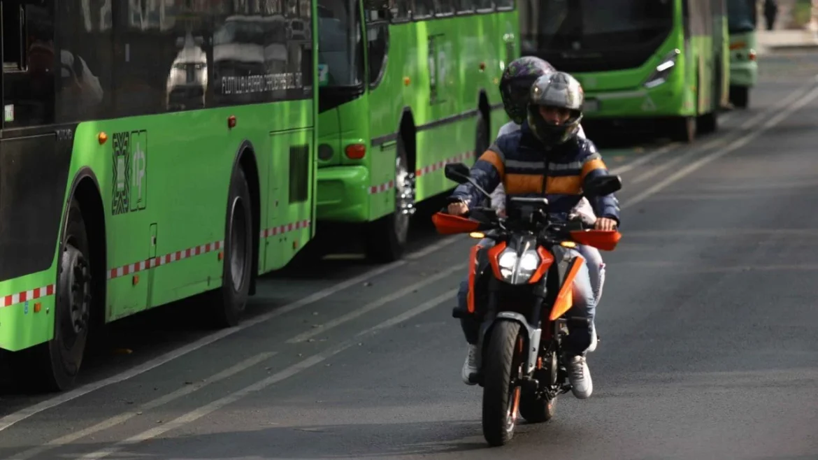 Presenta Morena iniciativa para prohibir transporte de pasajeros en motocicleta en CDMX