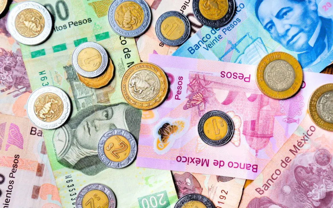 Superpeso rompe barrera de 17 pesos por dólar; Sheinbaum cita confianza pero reconoce pérdida en remesas y exportaciones