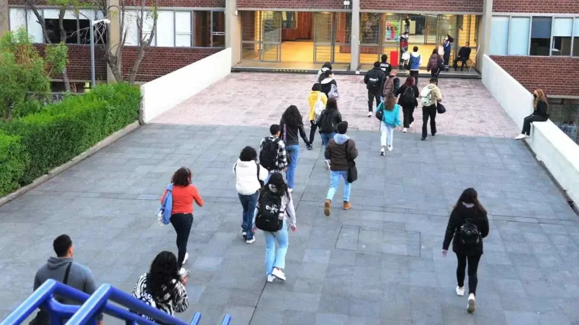 SEP instruye prevenir y erradicar novatadas en escuelas normales para ciclo 2026-2027