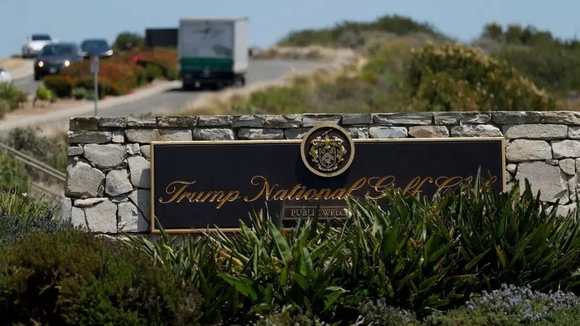 Detienen a hombre armado en campo de golf de Trump en Los Ángeles dos días antes de su visita
